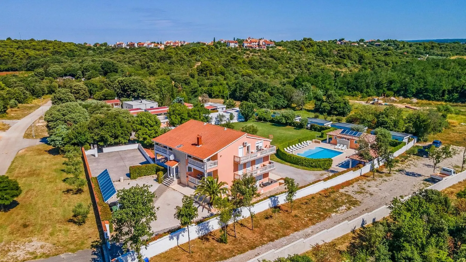 Apartments Rok Pula 0*,