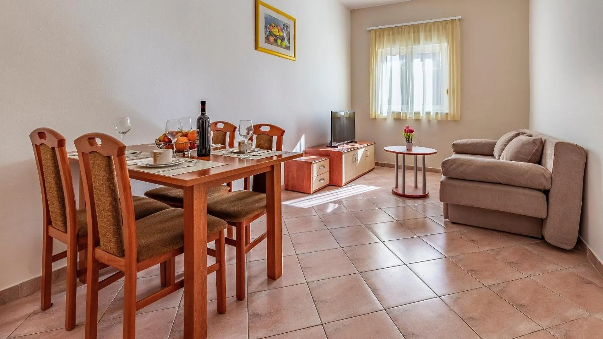 Apartments Rok Pula 0*,